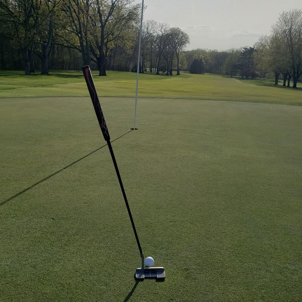 Inazone StandPoint putter standing upright on its own on a putting green
